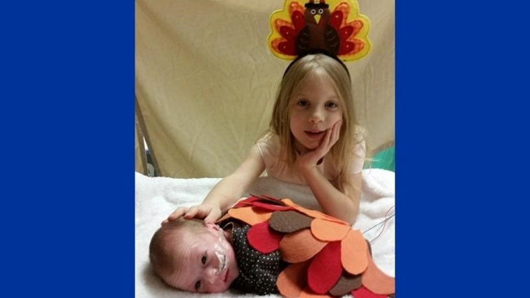 Family with 2 healthy NICU graduates has 'so many reasons to be grateful' on Thanksgiving